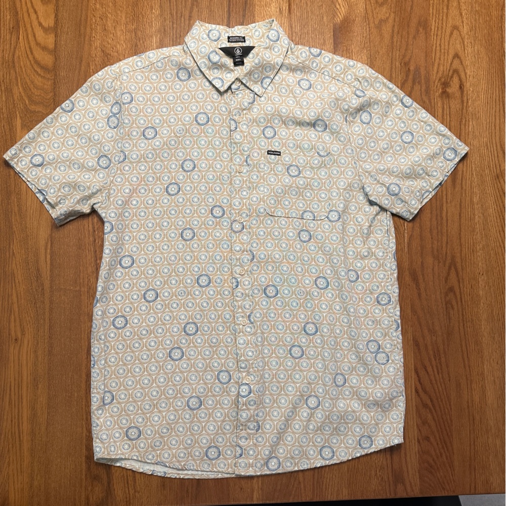 Volcom Men's Blue and White Patterned Button Down Shirt